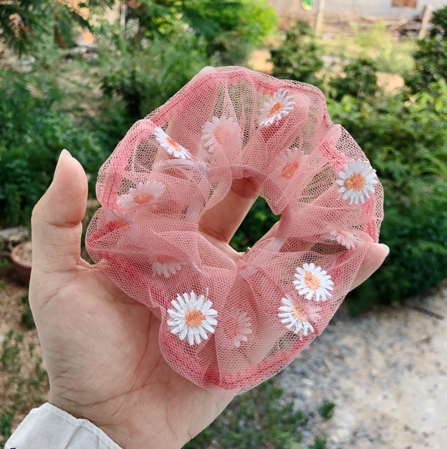 Buộc tóc scrunchies cúc thêu hàng đẹp