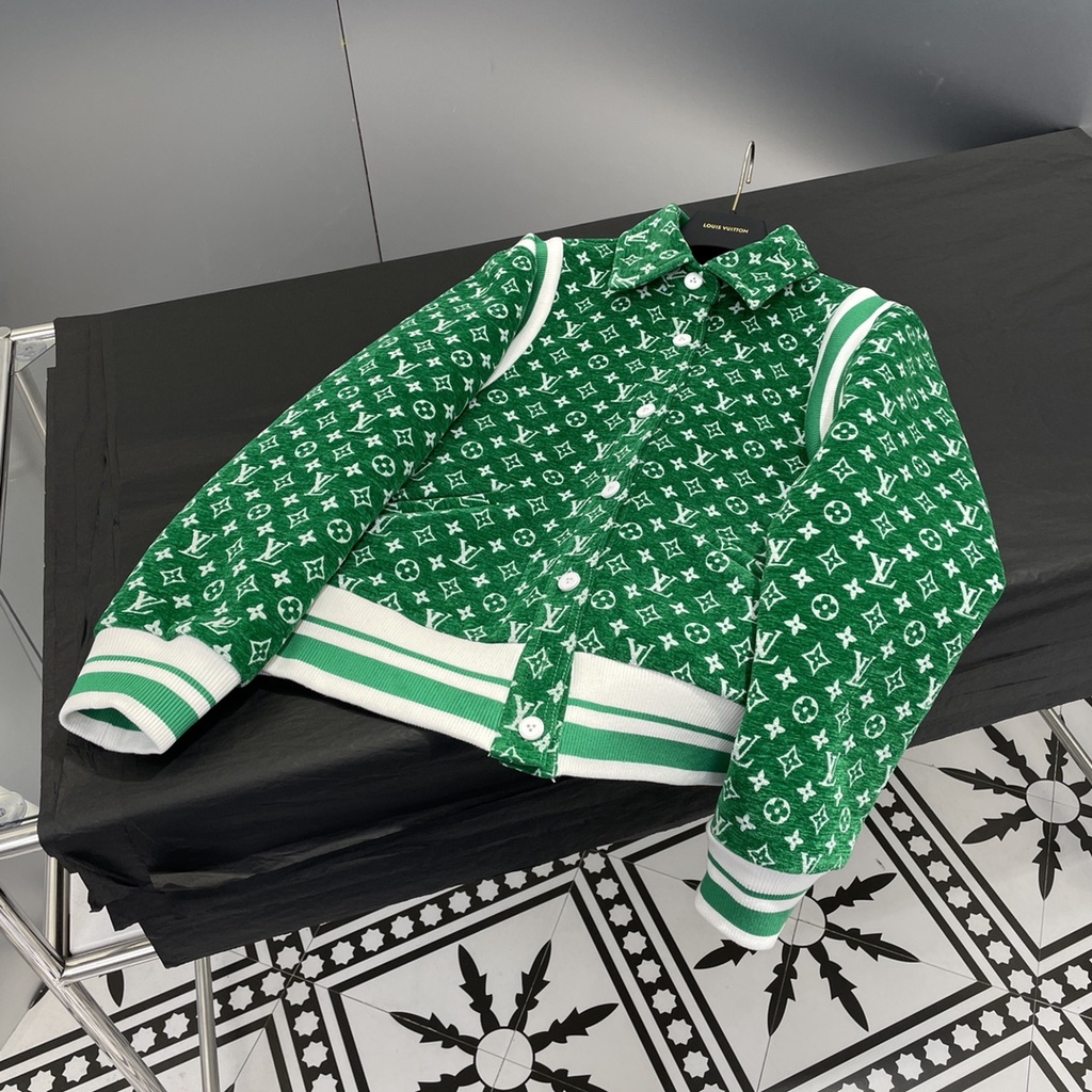 Áo khoác bomber nữ 𝑳𝒐𝒖𝒊𝒔 𝑽𝒖𝒊𝒕𝒕𝒐𝒏 LV cao cấp, hoạ tiết thương hiệu thời thượng