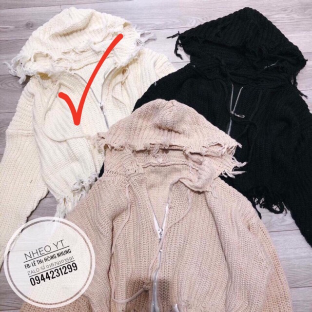 Áo len tua rua chất len mềm mịn. Áo có mũ và khoá. Mix gì cũng chất cũng đẹp. Áo dáng rộn free size. Hàng 3 màu như ảnh.