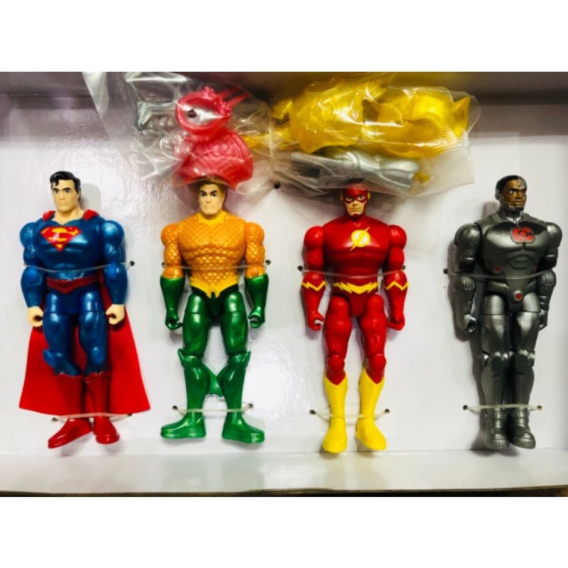 Bộ 4 anh hùng DC kèm phụ kiện phiên bản mới gồm cyborg, the flash, superman, Aquaman kèm phụ kiện