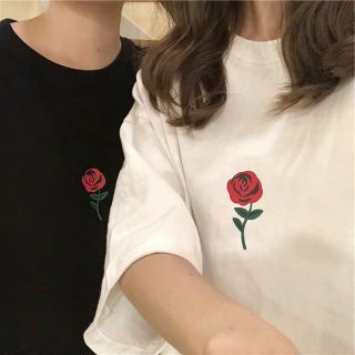 Áo phông ullzang hoa hồng