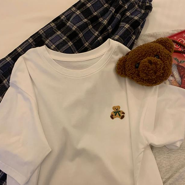 Áo thun tay ngắn cổ tròn in họa tiết chú gấu hoạt hình đáng yêu thời trang