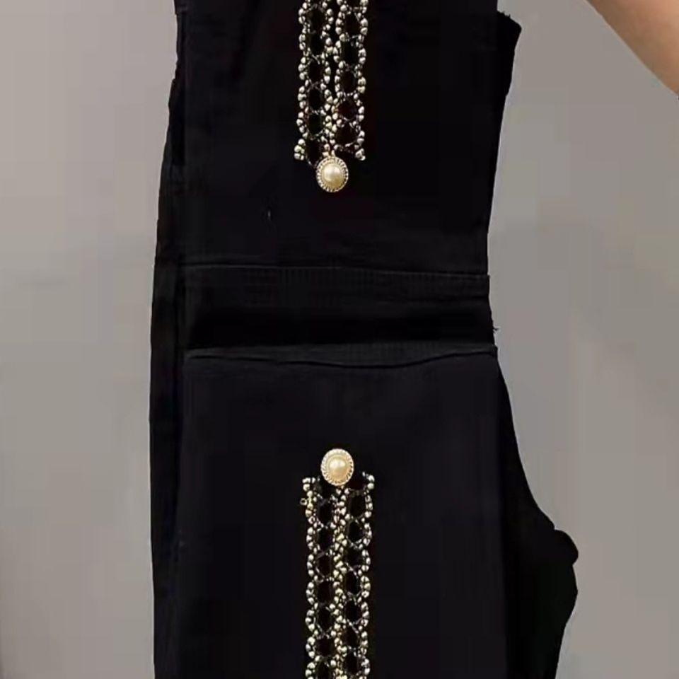 Quần dài ống xẻ dáng thẳng kiểu châu Âu mùa xuân 2022 giúp mảnh mai thon gọn và hút mắt