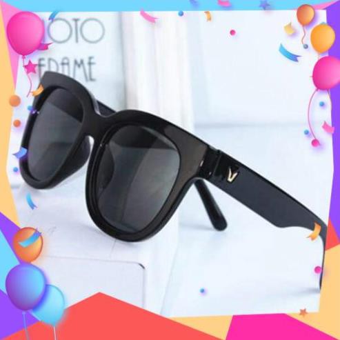 Mắt kính râm chữ V hàn quốc sang chảnh💖FREESHIP💖gọng kính mát nam nữ phong cách unisex AH126 | BigBuy360 - bigbuy360.vn