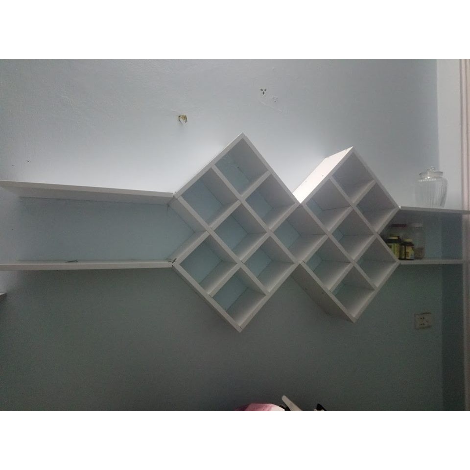 Bộ kệ rươu treo tường hiện đại phòng khách tiết kiệm không gian IGA màu Trắng - GP26.1