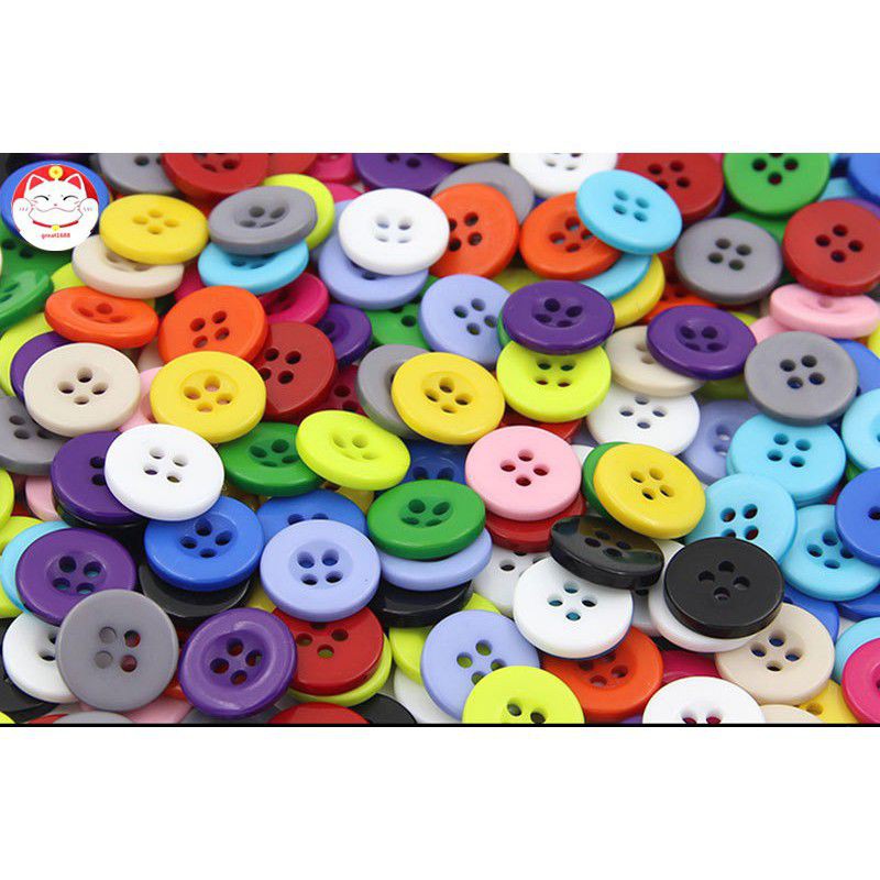 100 cúc áo nhựa tròn nhiều màu sắc trang trí thủ công