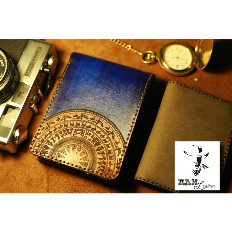 Ví nam nữ RAM Leather handmade da bò Italia Vegtan khắc Trống Đồng Việt Nam xanh dương navy