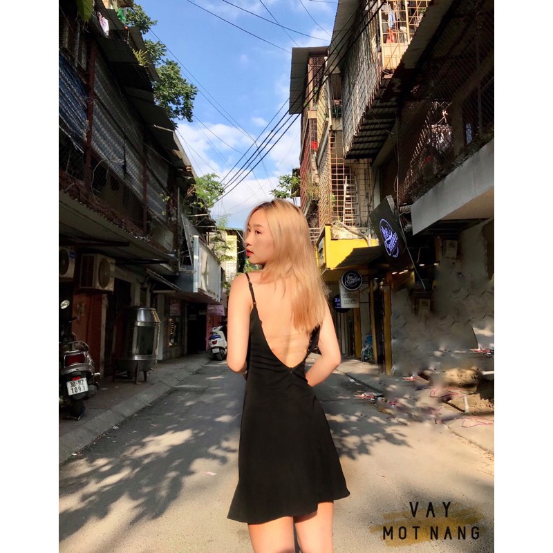 VÁY HAI DÂY XẺ LƯNG ĐEN/CHẤM BI