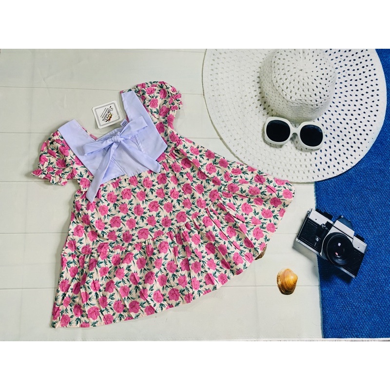 Váy hoa cổ vuông nhẹ nhàng bé gái