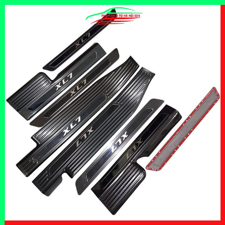 Ốp bậc cửa, nẹp bước chân XL7 2020-2021 vân cacbon chống trầy bảo vệ trang trí xe