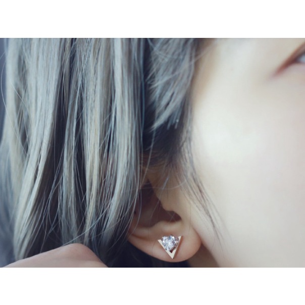 [FreeShip] Bông tai nữ titan chữ V đính đá E3-412a - CAM KẾT KHÔNG BAY MÀU