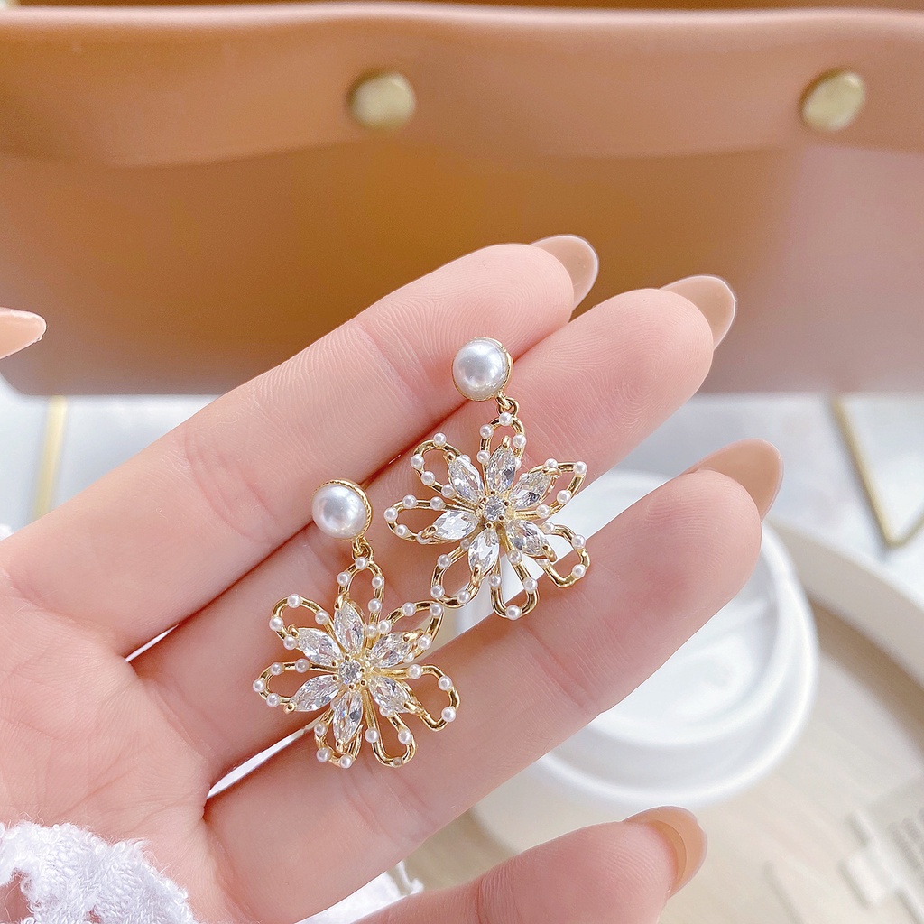 Bông Tai Hàn Quốc Năm 2022 Hình Hoa Đính Đá Zircon Ngọc Trai Lấp Lánh