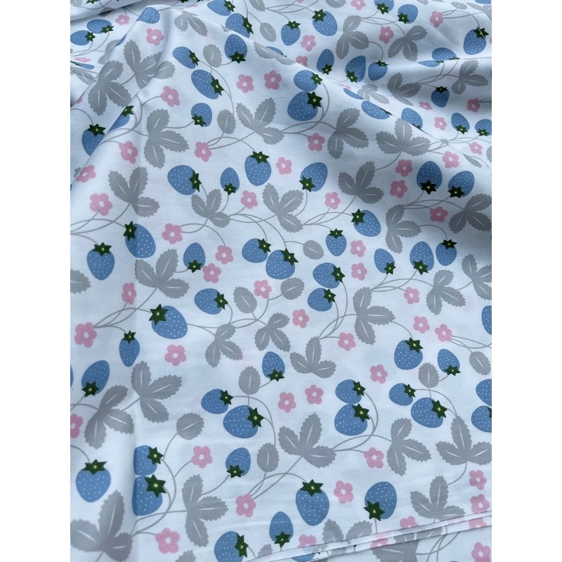 vải thô lụa hình quả dâu tây 100% cotton mềm mát may ga gối