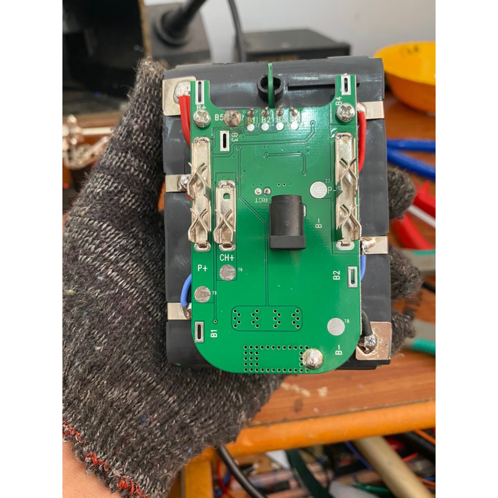 Pin makita 5s-3p 15 cell 7500mah có led báo pin, sạc adapter. BN.