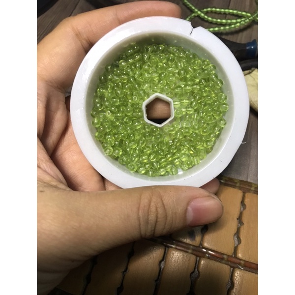 Hạt lẻ đá thanh tẩy mài tròn xỏ lỗ Peridot xanh đẹp là HandMade , DIY, thanh tẩy Tarot