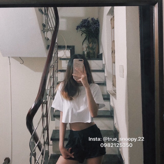Áo croptop basic (ảnh shop chụp)