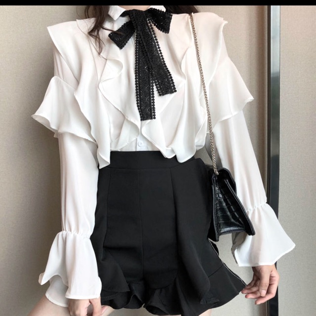 Áo sơ mi trắng bèo