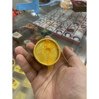 Hộp lụa vàng nhỏ đựng trang sức