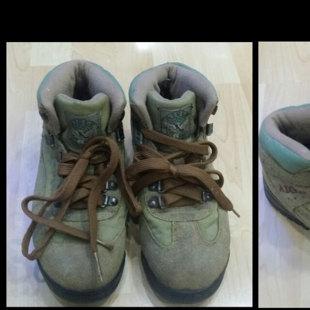 Ai hay đi phượt thì giày này mang hơi đỉnh luôn.Giày của Italy e mua hơn2trieu . Size VN 39_40(size US khác mình )
