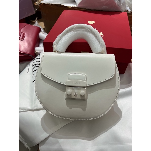 Túi Furla bán nguyệt màu trắng