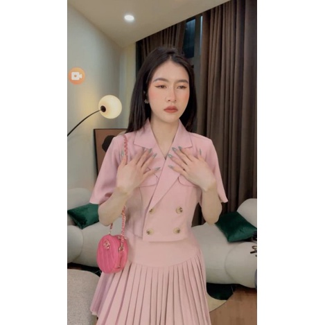 Set chân váy xếp ly + áo crotop cổ vest