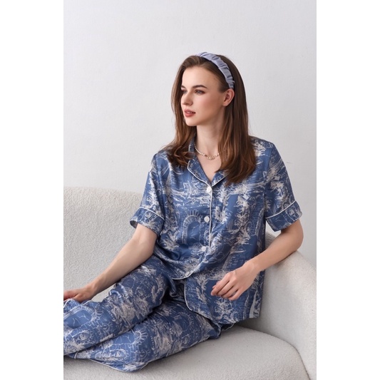 Bộ Pyjamas Nữ Mặc Nhà Áo Cộc Quần Dài Chất Liệu Lụa Màu Xanh In Họa Tiết Christian Blue LILAS BLANC