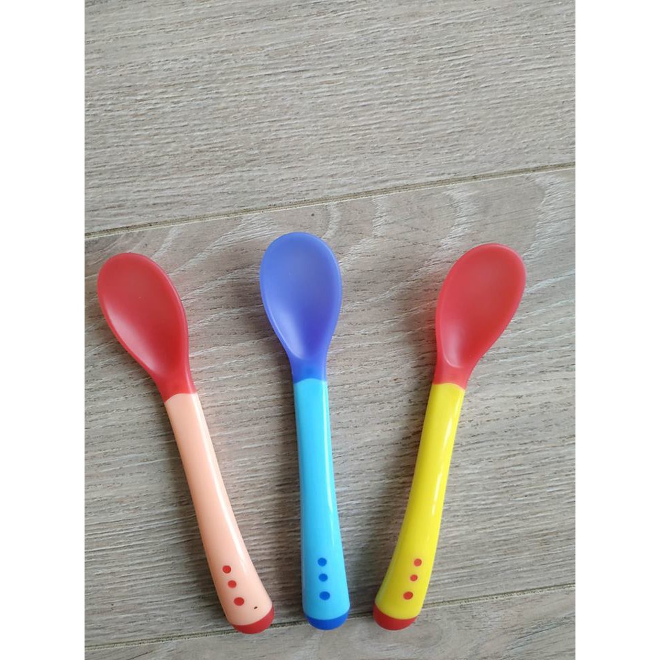 Thìa báo nóng, thìa ăn dặm cho bé bằng silicon an toàn