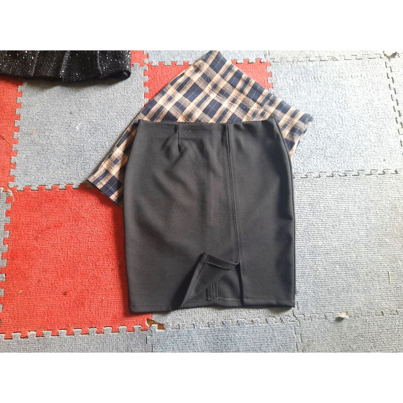 Chân váy ôm công sở dáng ngắn | BigBuy360 - bigbuy360.vn