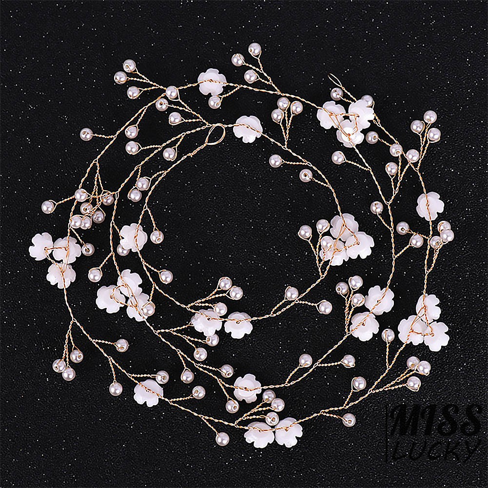 Vòng hoa đội đầu trang điểm cô dâu xinh xắn