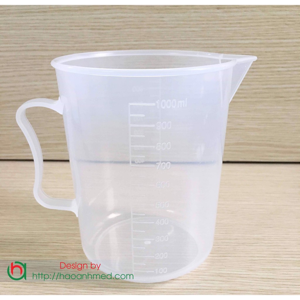 Ca đong hóa chất, bằng nhựa, có chia vạch, có quai, có mỏ, từ 500ml đến 2000ml