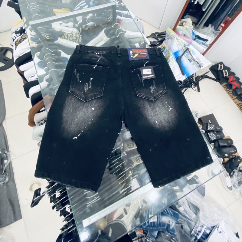 Quần short khoá lệch  thời trang nam, Quần bò ngố hoạ tiết vương miệng mầu đen btshop từ 45 đến 75 kg