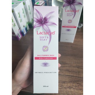 Dung dich vệ sinh phụ nữ Lactacyd  soft & Silky