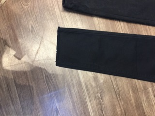 Quần jeans đen trơn cắt gấu D022