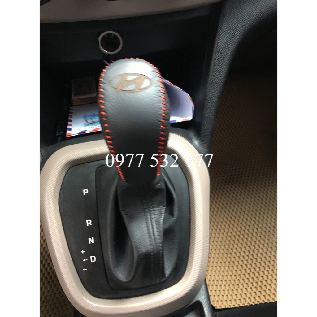 Bọc cần số + phanh tay xe Hyundai I10, Accent, Elantra  bằng da thật 100%