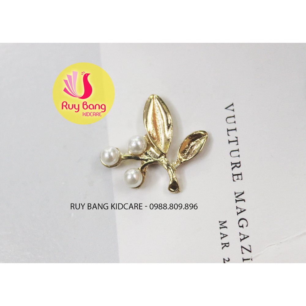 Cành lá kim loại, center đá đính hoa vải handmade