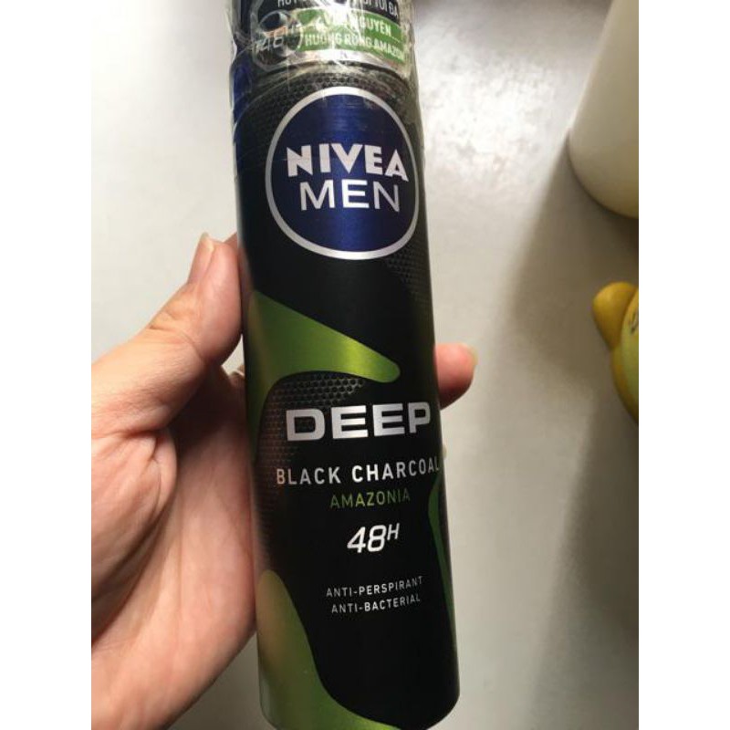 Xịt ngăn mùi NIVEA MEN Deep than đen hoạt tính hương rừng Amazon (150ml) - 85371