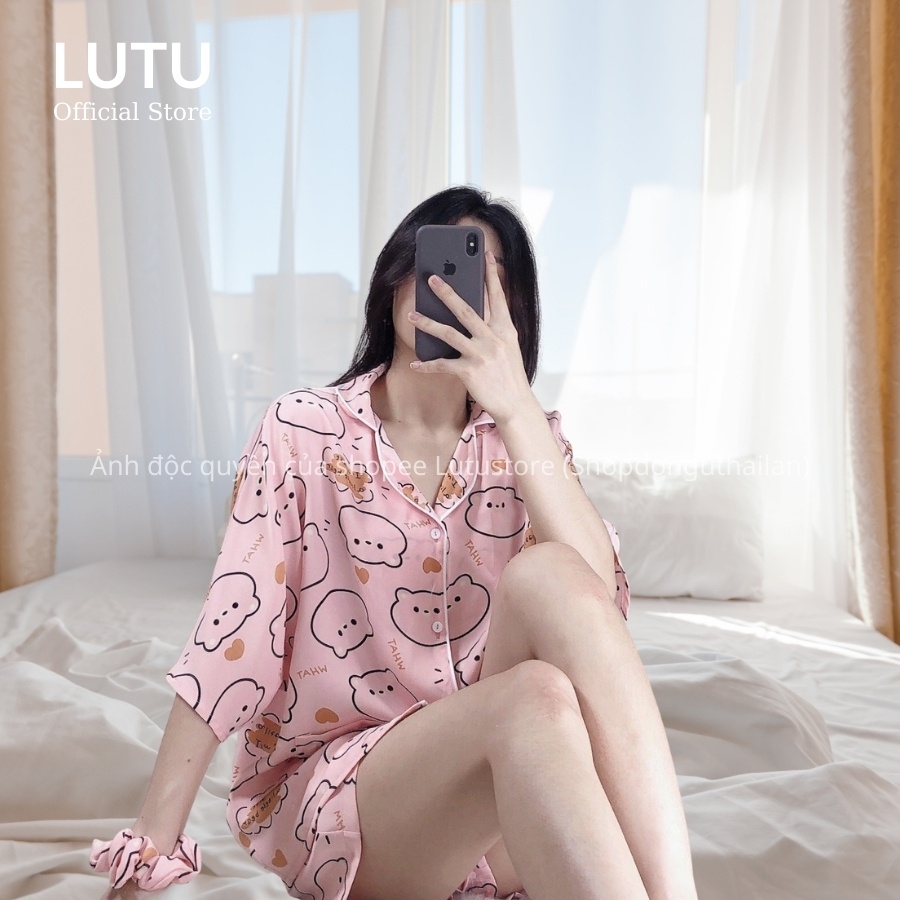 Bộ ngủ pijama chất lụa hoạ tiết dễ thương kèm dây buộc tóc scrunchies