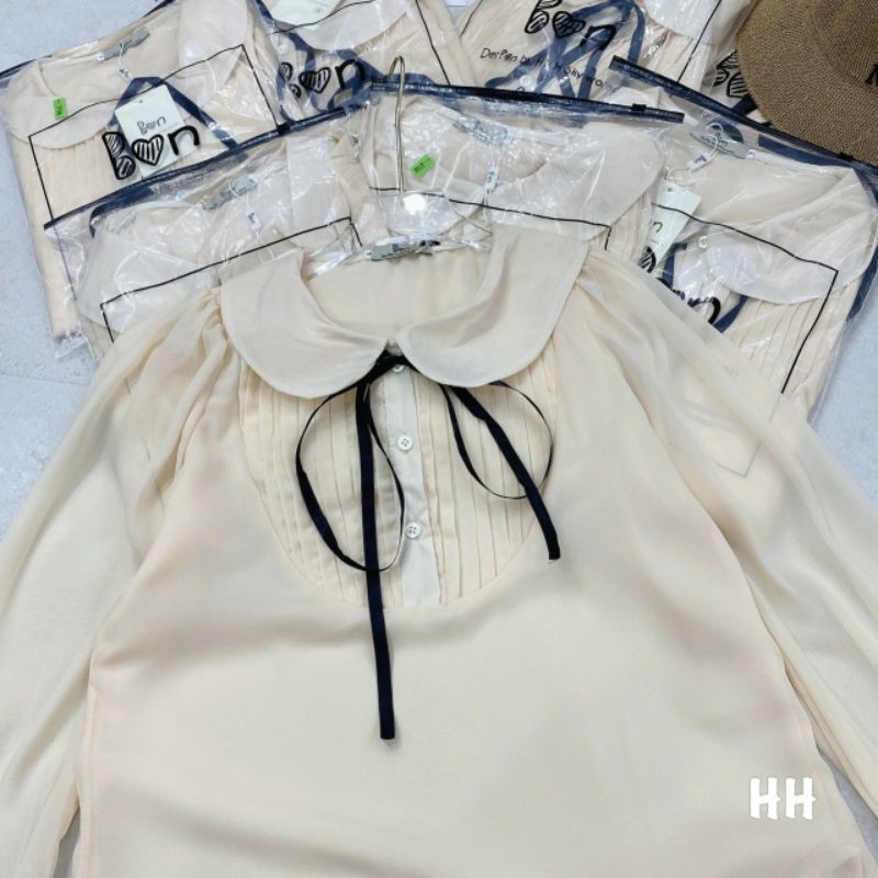 Áo voan cổ sen buộc nơ đen