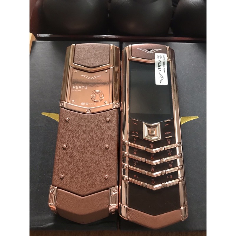 Điện thoại giá rẻ VT K8 lưng da tặng kèm pin (full box) | BigBuy360 - bigbuy360.vn