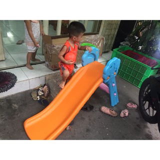 Cầu trượt có bóng rổ có ảnh thật