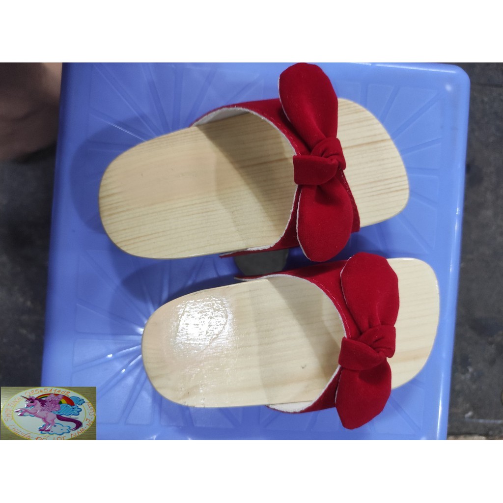 Guốc Gỗ Quai Nơ Cho Bé Từ 1 Đến 9 Tuổi