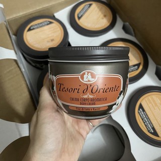 Kem dưỡng da Tesori d'Oriente Hoa Sen lọ 300g