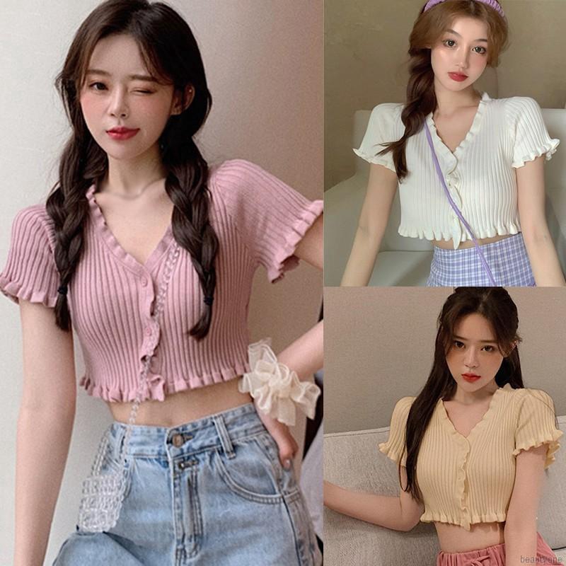 [Mã FAMAYWA giảm 10K đơn 50K] Áo Croptop dệt kim tay ngắn phối nút thiết kế cổ chữ V nữ tính | BigBuy360 - bigbuy360.vn