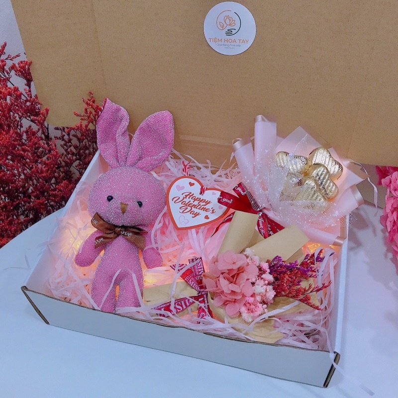 Set quà 8/3 gấu bông thỏ cute kèm hoa khô và socola tặng bạn gái Valentine