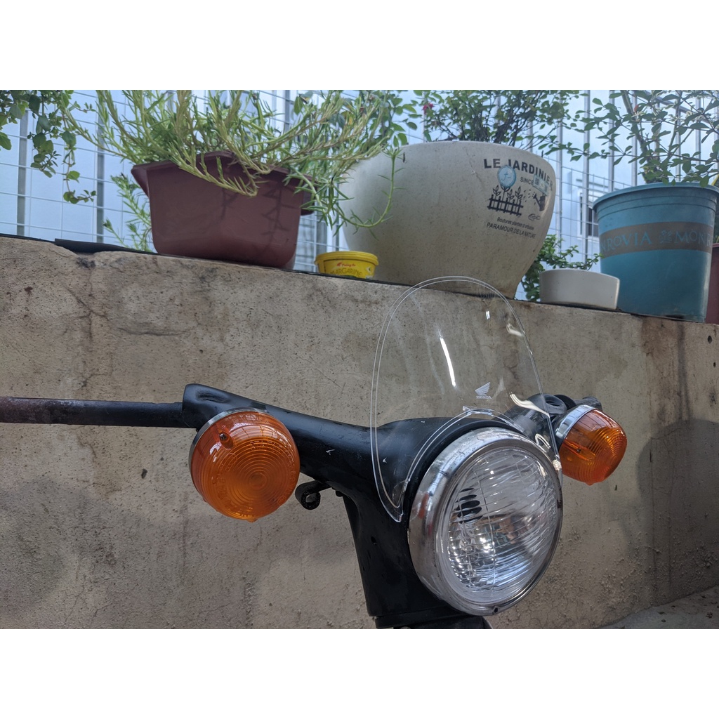 Kính chắn gió xe cub đèn tròn Michio