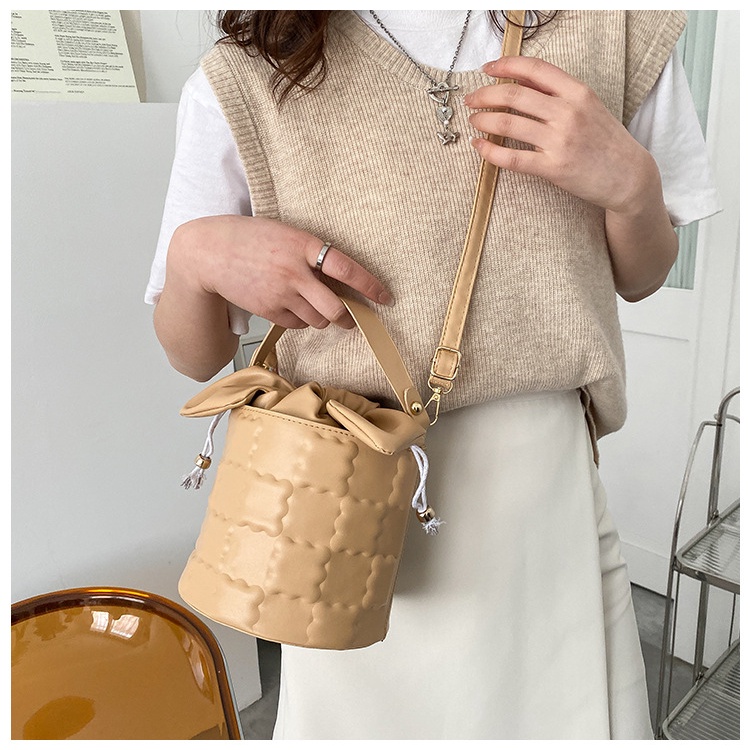 Túi xách nữ đeo chéo hình trụ tròn đẹp sang chảnh dễ thương cá tính da pu cao cấp dáng nơ thời trang đi chơi BESED T047