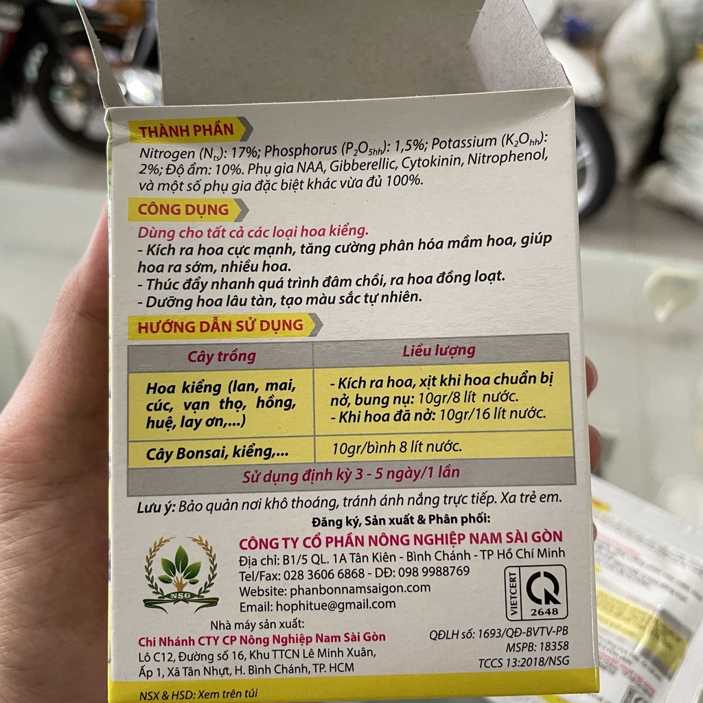 AGRO 02 - Phân bón kích ra hoa đồng loạt, to hoa, dưỡng hoa lâu tàn, tạo màu sắc tươi tắn dùng cho nhiều loại cây trồng