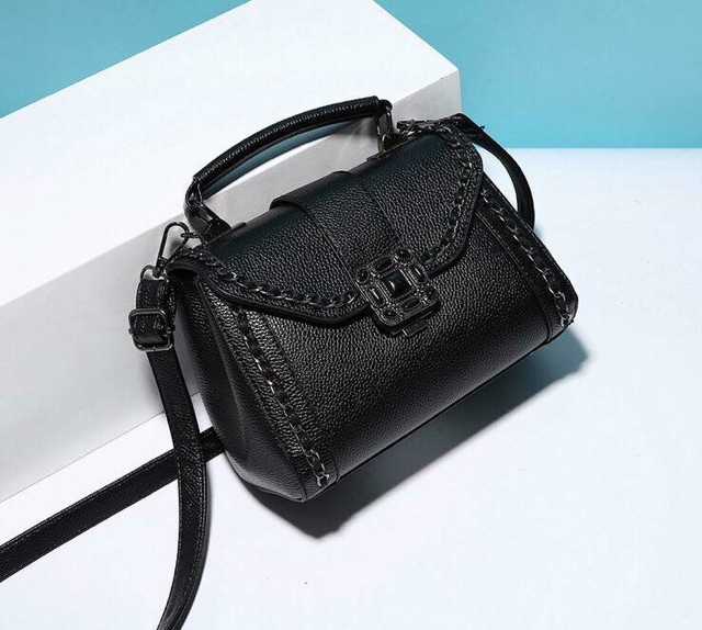 Túi hộp viền xích