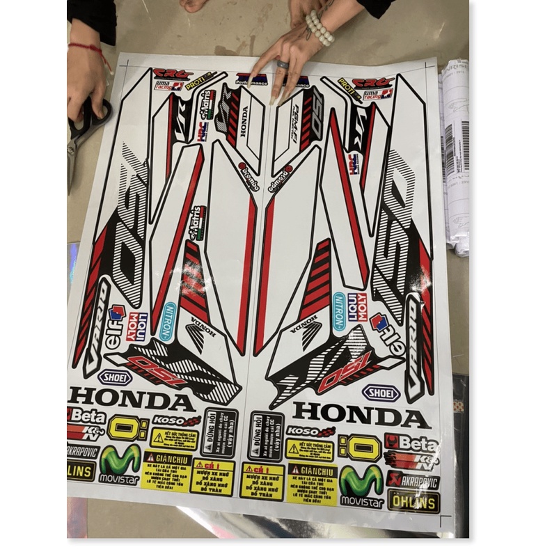 ( Quí khách vui lòng mang ra tiệm cho thợ dán ) Tem vario 150 đen