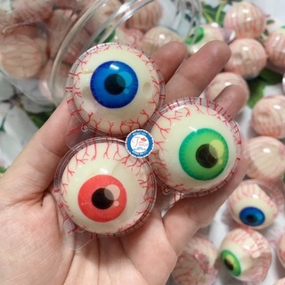 Một viên kẹo dẻo con mắt có nhân syrup - Hongkong